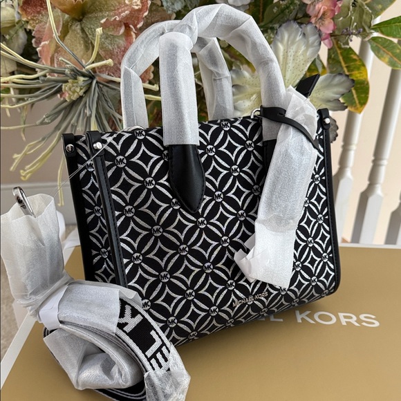 Michael Kors Mirella Crossbody Purses Brand New Authentic 10x8 - Picture 1 of 9